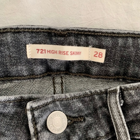Levis Skinny High-Rise Jeans! - Picture 3 of 5